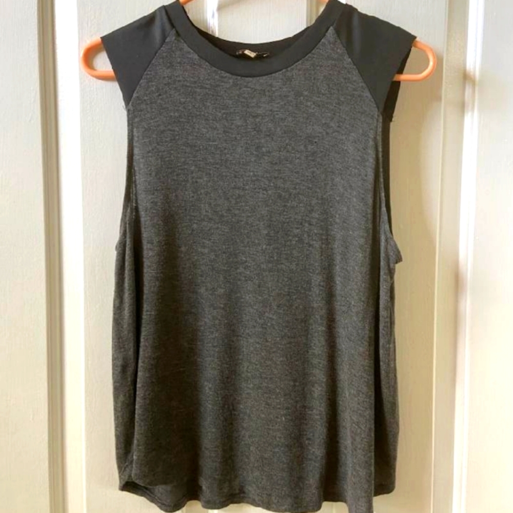 Women's sleeveless shirt